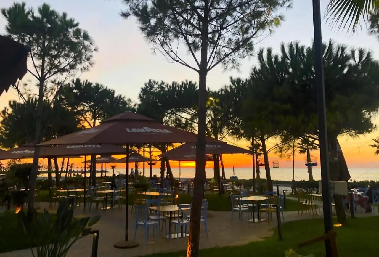 All Seasons Villa 3 غوليم